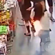 V žepu ji je eksplodiral mobilni telefon, v trgovini nastala panika (VIDEO)