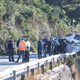 Pri Dubrovniku na cesto padla skala in ubila moškega v vozilu (FOTO)