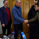 Janša objavlja žalostne fotografije, medtem se velesili pogajata brez njih