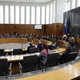 Duševne stiske poslancev očitno ne zanimajo, Klakočar Zupančičeva nagovorila skoraj prazno dvorano (VIDEO)