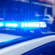 Policisti ustavili 80-letnika. Ko so videli, kaj prevaža v kombiju, bi jih skoraj kap
