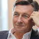 Borut Pahor obtičal na letalu: medtem ko so potniki spali, se je on zabaval s stevardesami (FOTO)