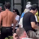 Poglejte, kaj je storil sredi Ljubljane: najprej se je sprehodil v kopalkah, nato pa ... (VIDEO)