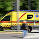 Motorist (65) trčil v reševalni vozilo, odpeljali so ga