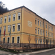 Učenec naj bi jezo stresel na vrata in napadel učiteljico, to ga je zdaj doletelo