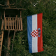 Hrvaška zastava v Kmetiji: so ustvarjalci šova s to potezo kršili slovensko zakonodajo? (FOTO)