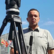 Hčerka slovenskega novinarja bi rada študirala doma, a ji država postavlja ovire