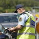 Poglejte, s čim so policiste sredi kontrole presenetili občani! Javno so se jim zahvalili