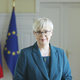Ste videli, kako je Nataša Pirc Musar na obisku v tujini migala z boki? (VIDEO)