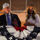 Melania in Trump boj zaljubljena kot kdaj koli prej: Slovenka jemala dih v belem (FOTO)