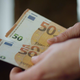 Vodovodarja šef nagnal po dveh dneh bolniške odsotnosti. Poglejte, koliko mu mora zdaj plačati