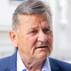 Minister Jevšek gradil na črno? Namesto dovoljene garaže postavil panonsko hišo