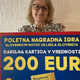Kartica v roke prezadovoljni babici Darji