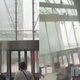 Divjalo grozljivo neurje, ženska umrla, oblasti državljane opozarjajo, naj ne hodijo ven (VIDEO)
