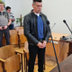 Mamo njunih otrok pobil s kovinsko palico, nato trdil, da jo je pretepel sosed