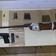 Policisti izvedli hišno preiskavo pri 28-letnih osumljencih, to vse so našli (FOTO)