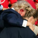 Vsi napadi na Donalda Trumpa: od zastrupljenih pisem do strela, ki mu je oplazil uho (FOTO)