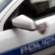 Sredi belega dne se ji je približal od zadaj, policisti ga še iščejo