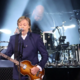 Paul McCartney se vrača z osebnim albumom in zgodovinskim duetom