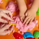 Slovenskim otrokom grozijo nevarne igrače, inšpektorat umaknil že pet različnih