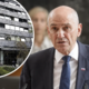 Janša pred kamero, on raje snemal čevlje? RTV Slovenija takole pojasni motnje med prenosom (VIDEO)