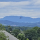 Vojaški helikopter zelo nizko preletaval Kostanjevico na Krki. Bralec se sprašuje, kaj je vzrok? Imamo odgovor (VIDEO)