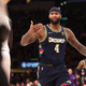Nekdanji zvezdnik lige NBA izgubil živce in napadel navijače (VIDEO)