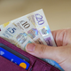 Slovenkam se zgolj za obisk nasmiha pravo bogastvo