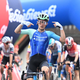 Francoz presenetil favorite in prevzel vodstvo