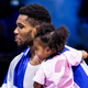 Giannis Antetokounmpo ujet v čustvenem trenutku (VIDEO)