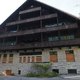 Legendarni bohinjski hotel klavrno propada, lastniki se ne odzivajo