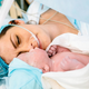 Zlata ura po porodu: Kaj se zgodi v prvih 60 minutah življenja