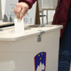 Spletne stavnice izrazito naklonjene zmagi desnice