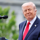 Iz ameriških potnih listov bo ob ustanovnih očetih bolščal Trump
