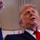 Trump poziva h "kirurškim" napadom in zavrača odmrznitev iranskih sredstev