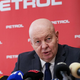 Sumljivi nakupi delnic Petrola: Kdo je zaslužil z vladno uredbo o gorivih?
