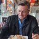 Borut Pahor na Kitajskem ujet z dvema mladima študentkama