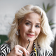 Frizer svetovnih zvezdnic razkriva, da ta blond barva ženske po 50. letu močno postara