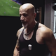 Tako je danes videti pevec Dominik Kozarič, ki smo ga poznali po uspešnici Reka luči