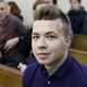 Beloruski novinar in aktivist Roman Protasevič: Zaradi trenutka nepazljivosti v krempljih oblasti