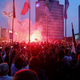 O posredovanju policistov na sredinih nasilnih protestih: Olajeva pohvala, kritike od drugod