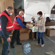 Akcijo humanitarne pomoči za Ukrajino pognali tudi na Ravnah na Koroškem. Poudarjajo, da šteje vsaka konzerva
