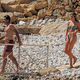 Kakšni postavi! Vsi na plaži so občudovali upokojenega nogometaša in njegovo hčerko