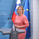 VLADA NAROČILA ZMANJŠANJE STROŠKOV SLUŽBENIH POTI: Le kaj je bil razlog?