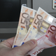 Romuna s prevarami do več kot 46 tisočakov