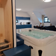 (FOTO) Grajske kapacitete v Podsredi dobile še grajsko razkošje - apartmaje z jakuzzijem in savno
