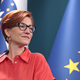 Ministrica Asta Vrečko po tiskovni konferenci morala na urgenco, njeno stanje je stabilno