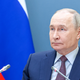 Moskva bo šele zvečer povedala, kdo gre v Istanbul ... Putin o novih sankcijah EU: "Bedaki, oprostite izrazu"