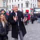 (FOTO) Mlada SDS-ovka sporočila veselo novico, a je romantiko malce skalil pogled na njene nohte