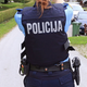 Po grožnjah policistki ima težave v službi zdaj še njen oče, prav tako policist